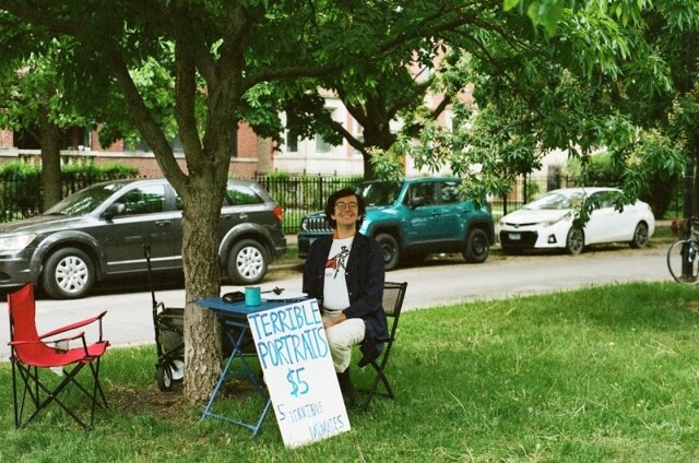 Мужчина начал рисовать ужасные портреты горожан и прославился