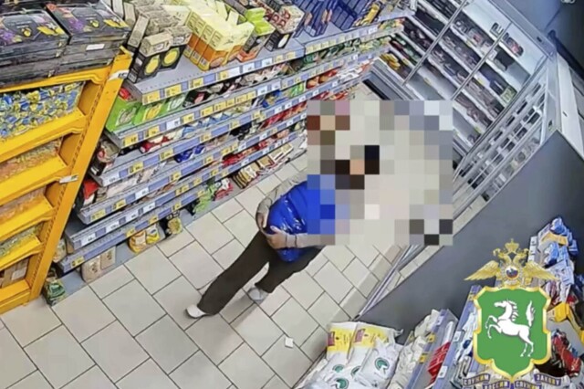 Женщина вынесла из магазина почти 30 кг мяса и вернулась за сыром