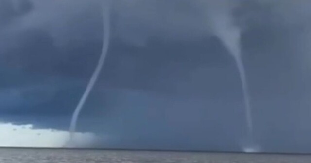 Смерчи над Ладожским озером в Ленинградской области