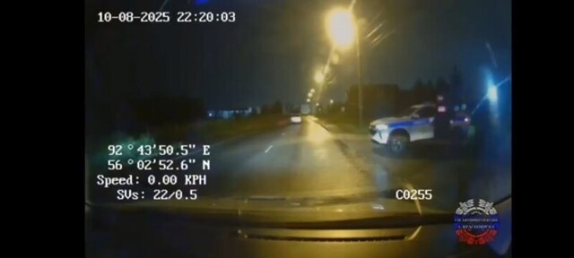 Пьяный красноярец, пытаясь скрыться от полицейских, протаранил машину ДПС