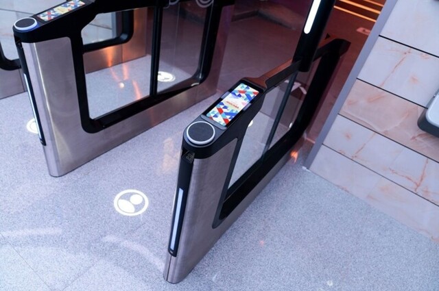 В Москве показали турникеты метро нового поколения