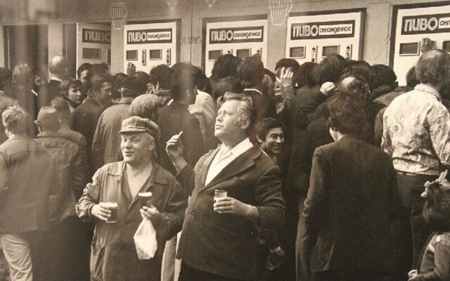 Автомат по продаже живых червей. Истлейк, Огайо. 1957 год