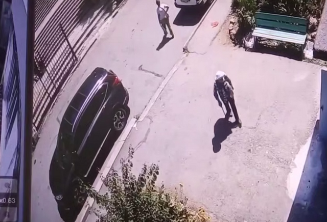 В Находке бабка-гангстер украла сумку с деньгами, телефоном и дыней