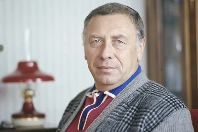 Смерть в ледяном душе, гроб в фойе, прощание без коллег