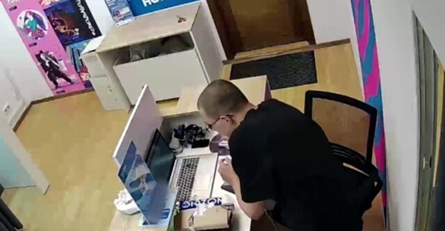 Стажер ПВЗ украл смартфон