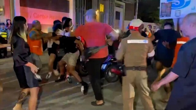 Тайцы напали на британца, сбившего женщину в Паттайе