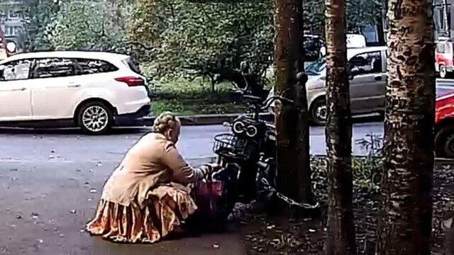 Пенсионерка подожгла электроскутер соседа
