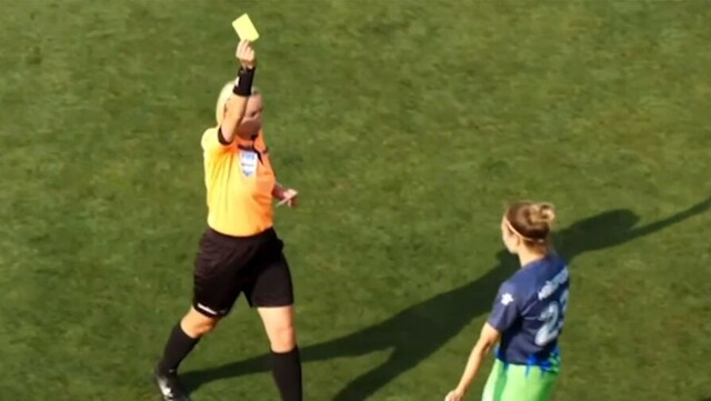 Украинской футболистке дали жёлтую карточку за споры на русском языке