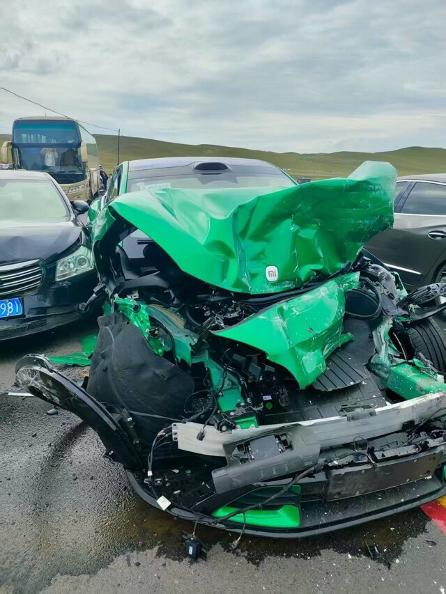 У бетономешалки отказали тормоза, ДТП в Китае "Китай с горы"