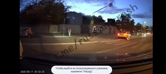 ДТП в Москве, таксист и электросамокат на пешеходном
