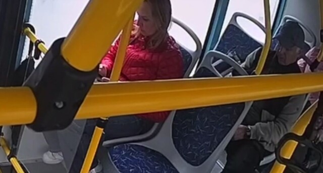 Бабушка похитила кошелек, забытый пассажиром в автобусе
