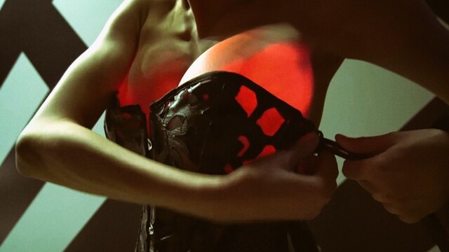 В США представили имплант для женской груди с RGB-подсветкой