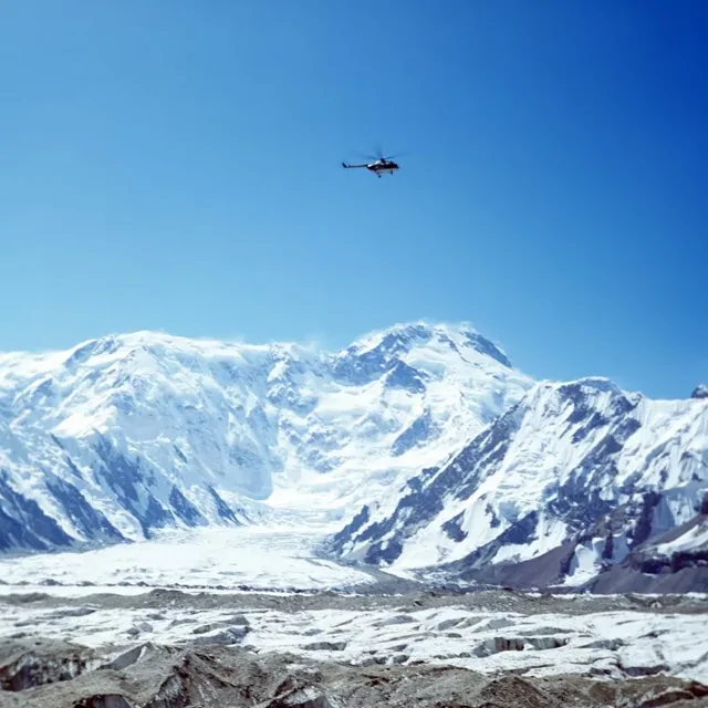 Операция по спасению застрявшей на пике Победы в Киргизии 47-летней россиянки окончена