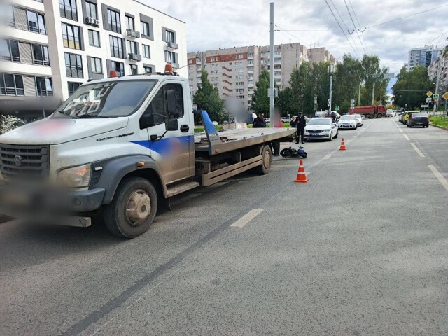 Курьер врезался в эвакуатор в Ижевске. ДТП