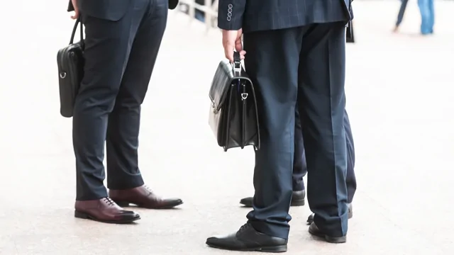 Чиновник столкнул пьяного горожанина со сцены и заработал уголовное дело