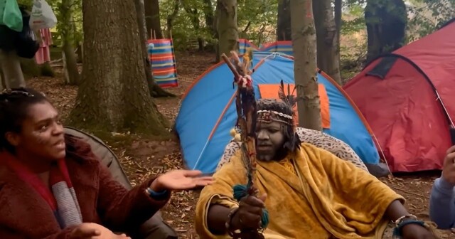 Местные жители воюют с «королевской четой» в лесах Шотландии