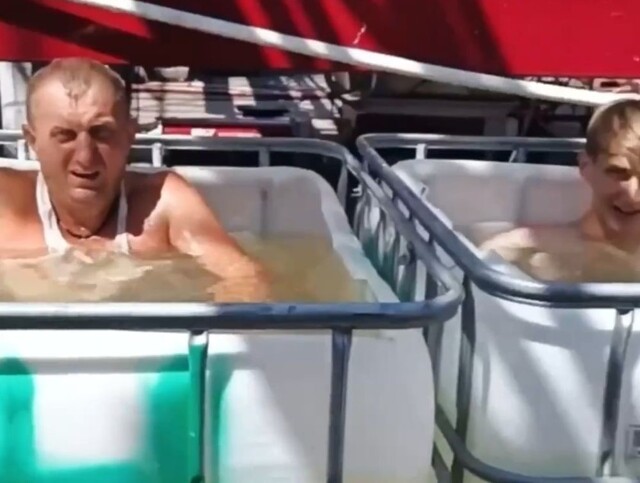 Работники кубанского винзавода изобразили, что принимают винные ванны и столкнулись с неприятностями