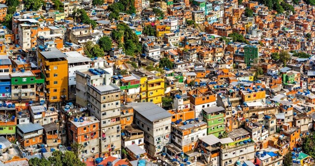 Как выглядят самые большие трущобы в Бразилии