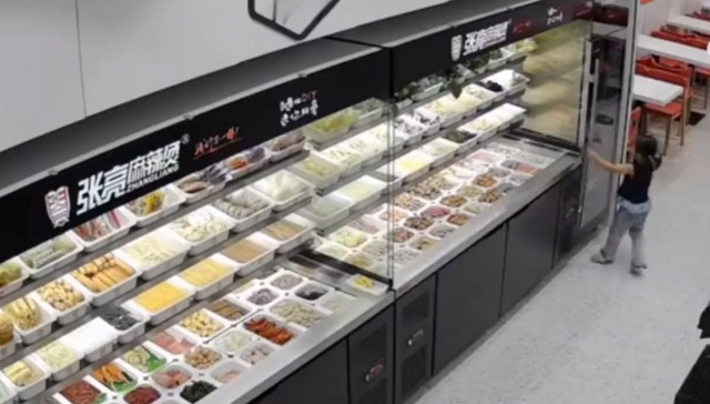 Посетитель магазина  спас девочку