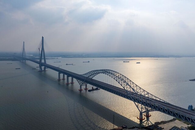 В Китае открыли самый длинный в мире вантовый мост