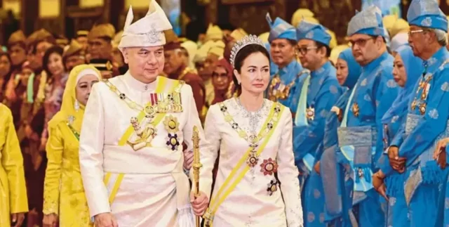 Женщина решила обнять султана на публике: ей грозит штраф или тюрьма