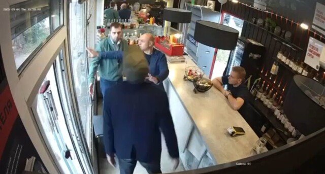 Мужчина ударил посетителя кофейни, перепутав его с другим