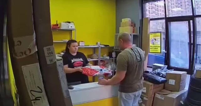 Мужчина напал на сотрудницу пункта выдачи заказов