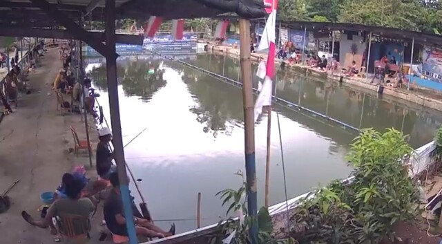 Нервные и пугливые индонезийские рыбаки