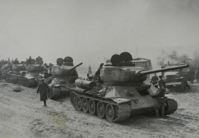 Танковая бригада осознанно пошла в котел, оказавшись в отрыве от своих на 70 км. Интересный бой 1945