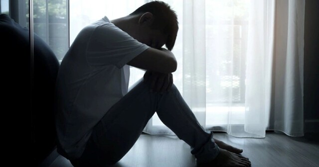 Подросток напал с топором на спящих родителей из-за нежелания учиться