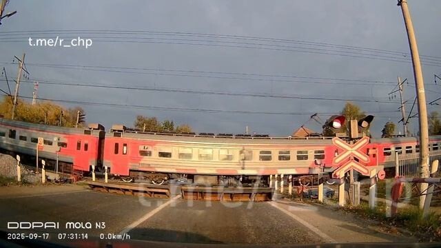 Поезд сбил парня в Московской области "Жил-был парень (до сегодняшнего утра)"