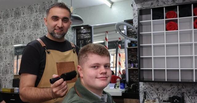 Парикмахер спас жизнь клиенту, заметив уплотнение на шее