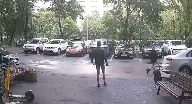 Мужчина в трусах ограбил пенсионерку в Москве