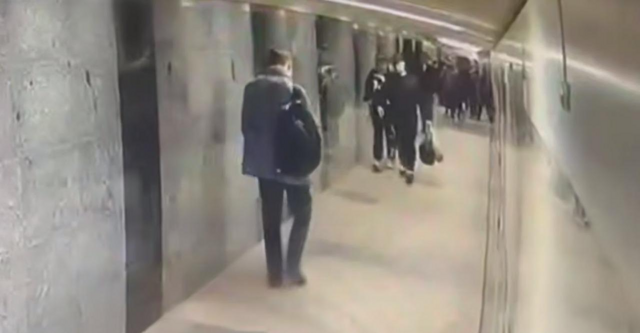 Мужчина ударил ногой прохожего в переходе в Москве