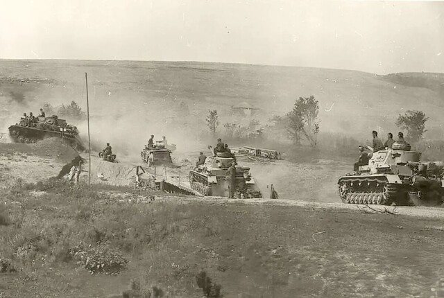 Бойцы дивизии прыгали из вагонов и вступали в бой с немецкими танками. Самый трагичный бой Сталинграда