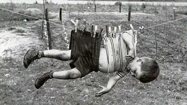 Неужели, мы последнее поколение, которое делали это: приходили к друзьям домой, чтобы позвать гулять, обводили мультики ручкой в газете