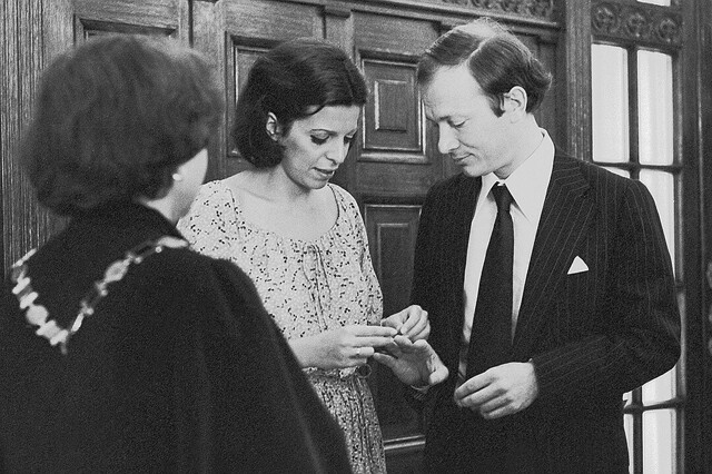 Русский, одноглазый, женатый, с лысиной и агент КГБ — в её окружении таких было днём с огнём не сыскать