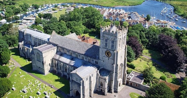 Семья обнаружила клад золотых монет у себя в саду