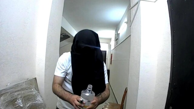 Шантажист попытался поджечь дверь квартиры