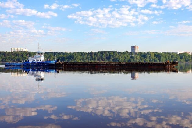 Капитан баржи протаранил лодку рыбака на реке Каме в Татарстане
