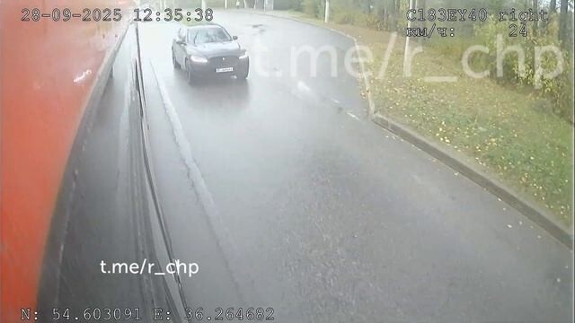 ДТП с автобусом в Калуге "Учитель на "Ягуаре""