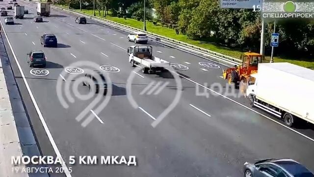 ДТП на 5 км МКАД "Грузовик и трактор"