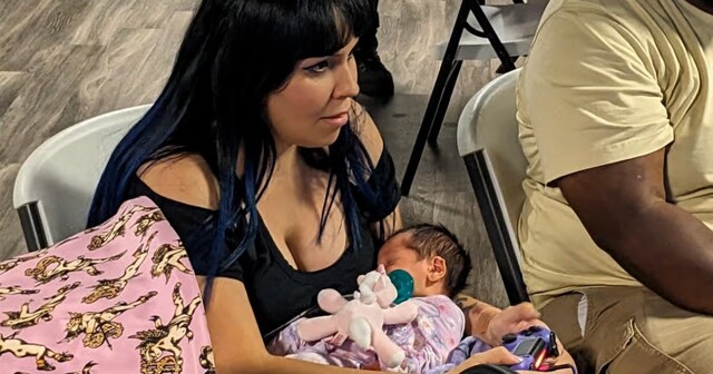 Женщина выиграла турнир по Mortal Kombat с младенцем на руках