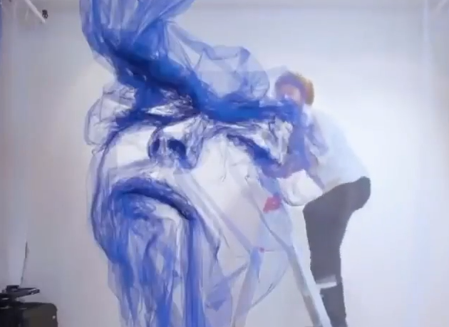 Как видим, мужчины утюгом умеют не только пытать, но и поражать воображение