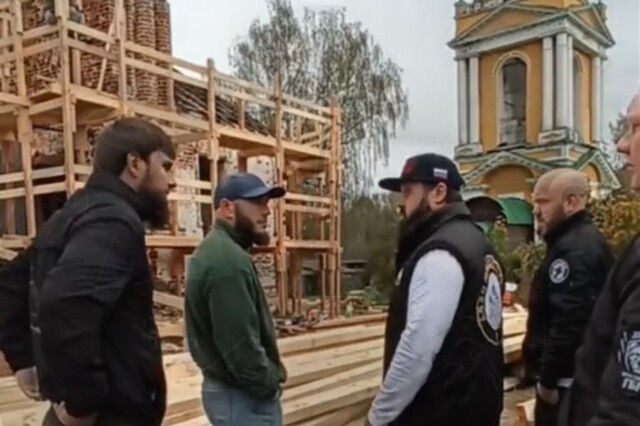 «Мы здесь обедаем»: ярославские любители баранины разделывали туши у православного храма