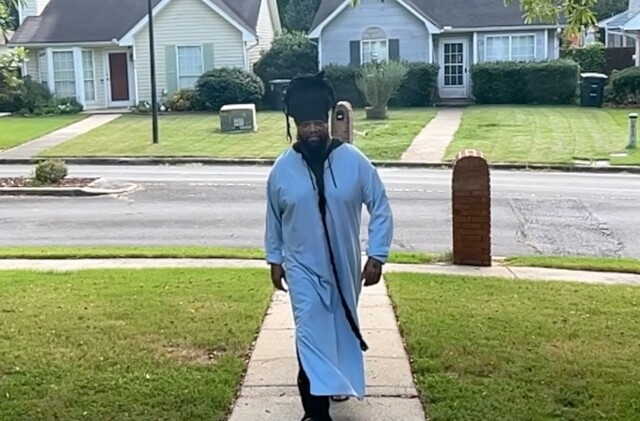 Борода длиной почти с человека: житель США установил уникальный рекорд