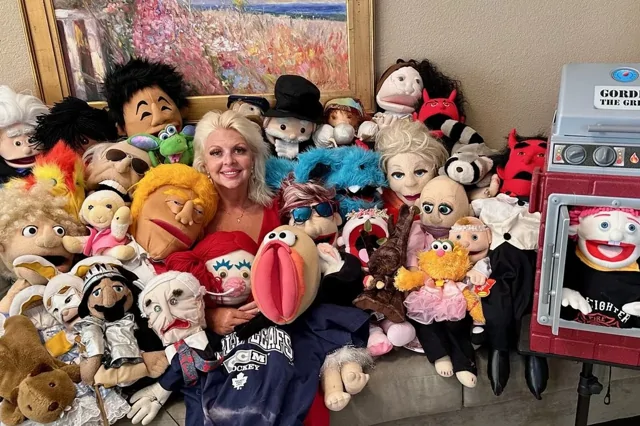 Женщина бросила жениха ради жизни с 38 куклами