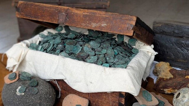 Дайверы нашли в море сокровище стоимостью в миллионы