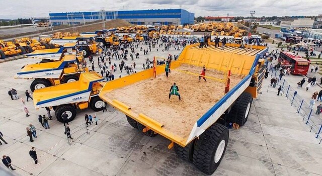 Волейбол в кузове БЕЛАЗа