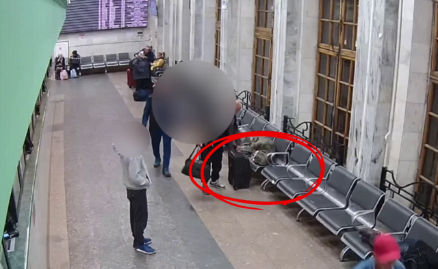 Момент похищения чемодана с миллионом рублей попал на видео